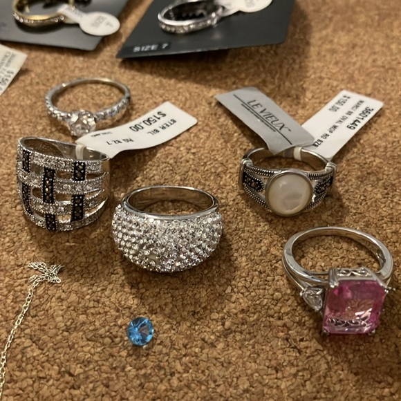 Big lot of ladies assorted beautiful jewelry in need of repairs, super deal!!! - Picture 9 of 10